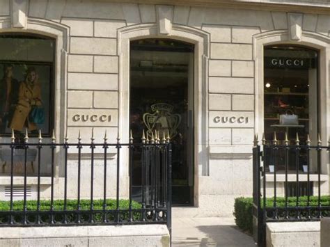 gucci rue montaigne|gucci paris location.